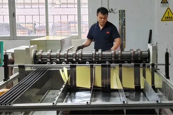 Mr. Tin Box manufacturing workshop and metal packaging materials
